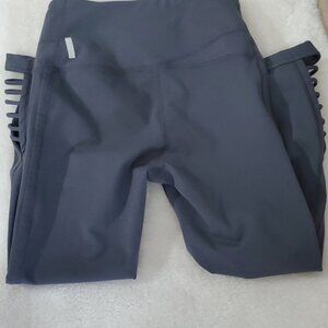 𝅺zella capri yoga pants. XS